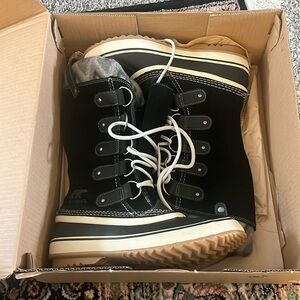 Sorel Joan of Arctic Knit II brand new boots
